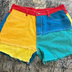 Colorblock Raw Hem Denim Shorts.